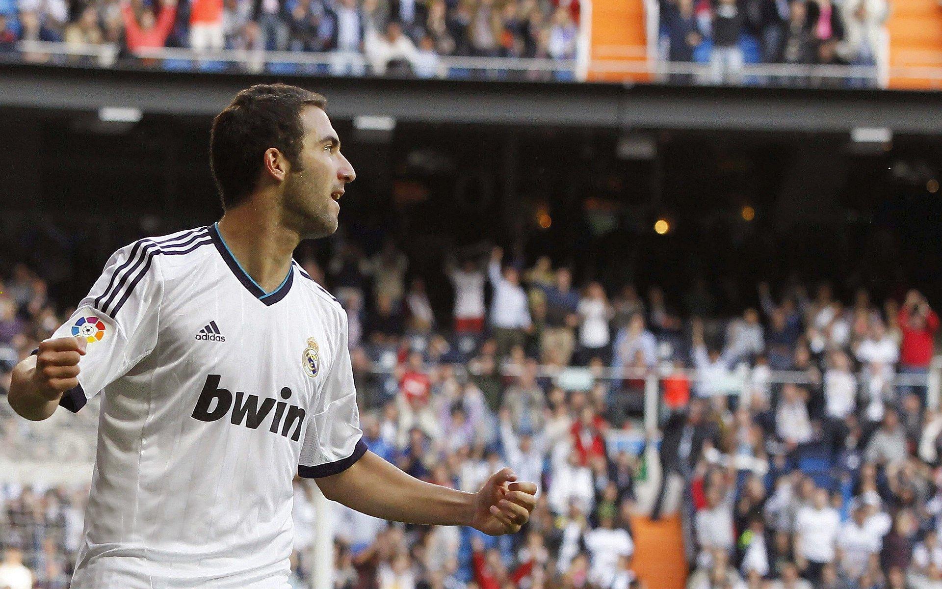 田径世锦赛惊天一战!23岁新星打破尘封15年世界纪录