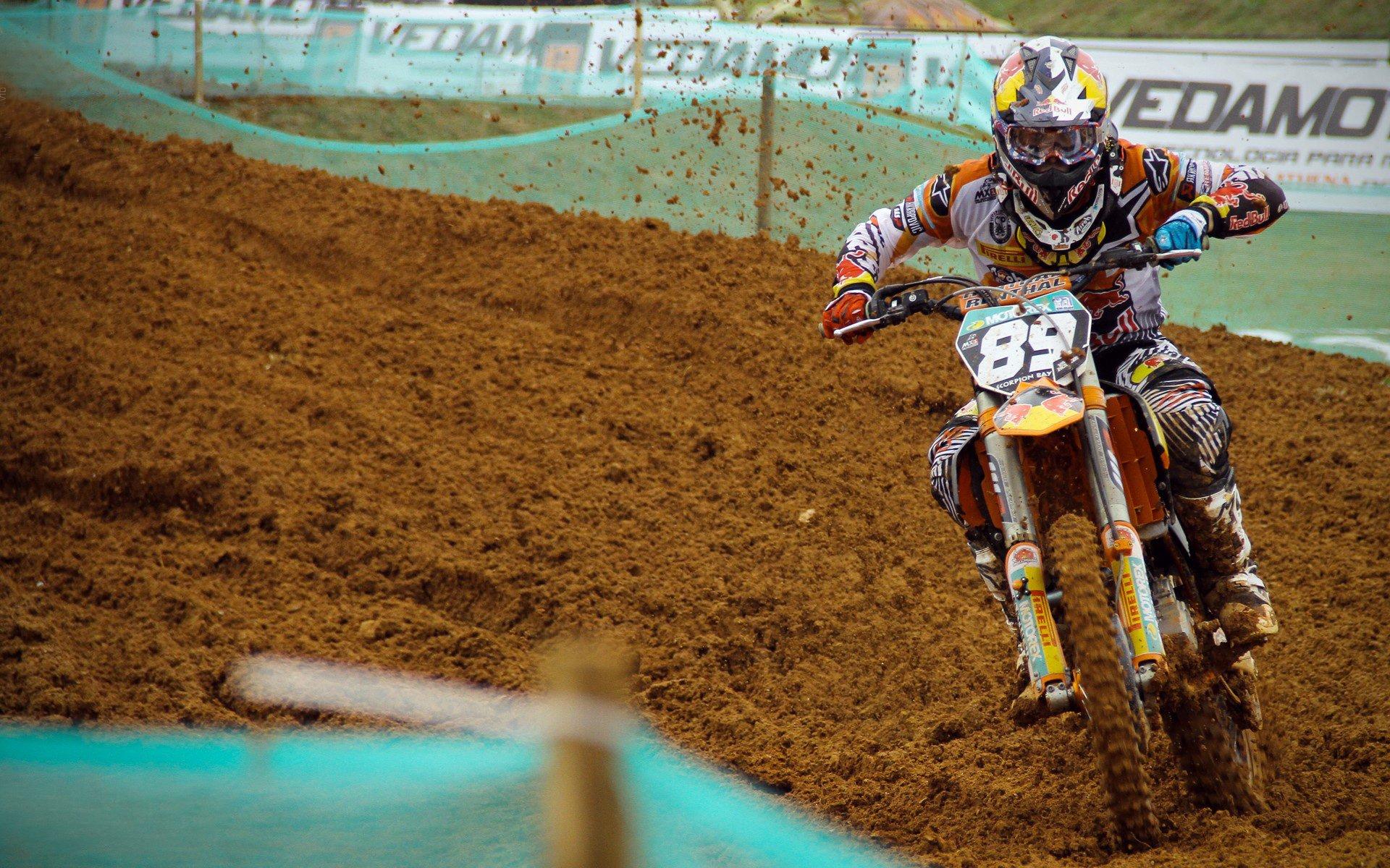 纳达尔强势回归红土赛场 法网前奏展现王者风范