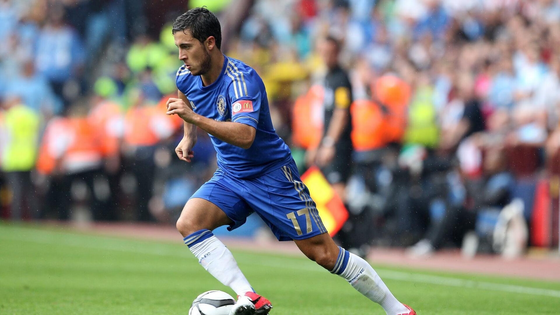 球迷文化塑造赛场灵魂，从助威到传承的激情之路